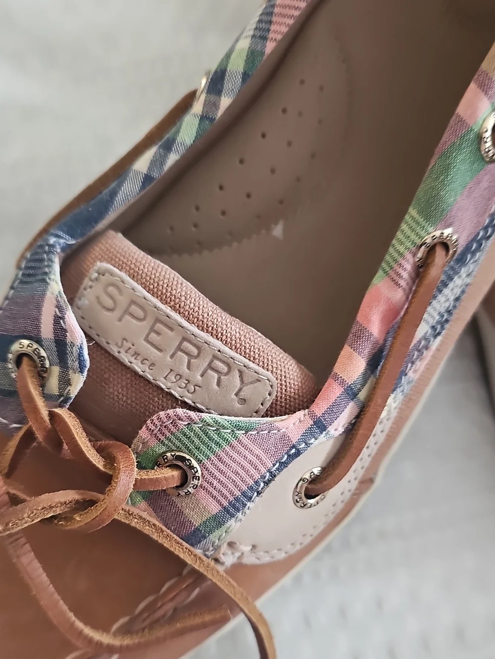 Sperry Women’s Tan Leather Boat Shoes with Pink & Multicolor Plaid Trim - Picture 5 of 6